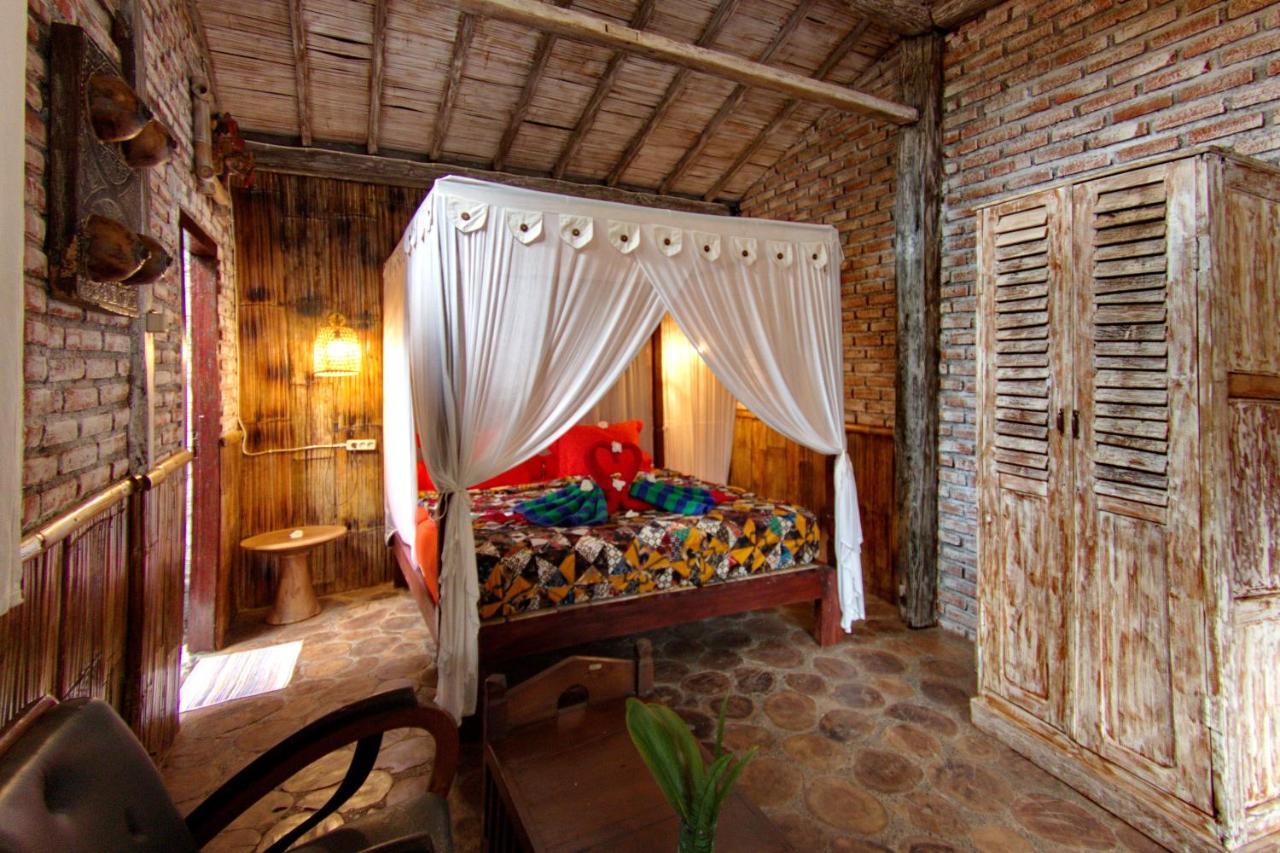 Santhiku Hotel & Spa Lovina Beach Extérieur photo
